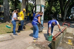 Limpieza-de-barandas-y-totem-en-Av.-6ta-Cali