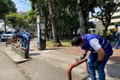 Pintura-de-barandas-metalicas-en-el-Av-6ta-Cali