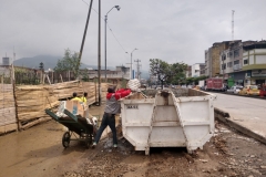 Jornada-de-limpieza-en-el-area-de-renovacion-urbana-03