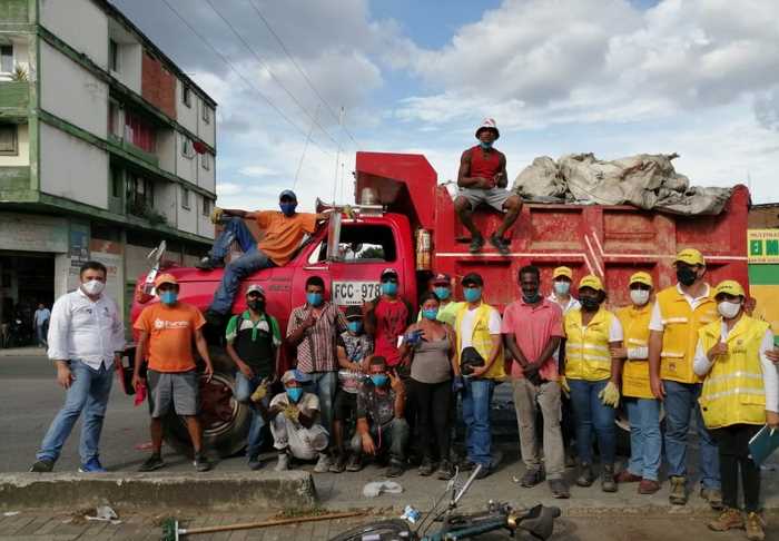 Jornada de limpieza equipos social en San Pascual