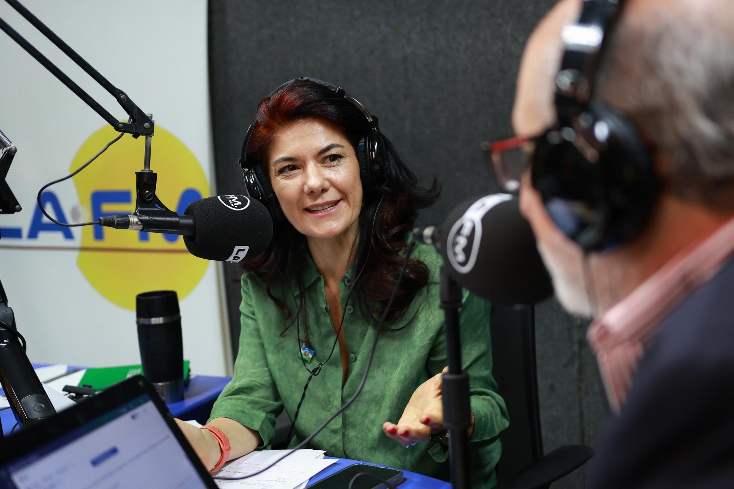 Raquel Garavito Chapaval en diálogo con Juan Lozano, director de La FM.