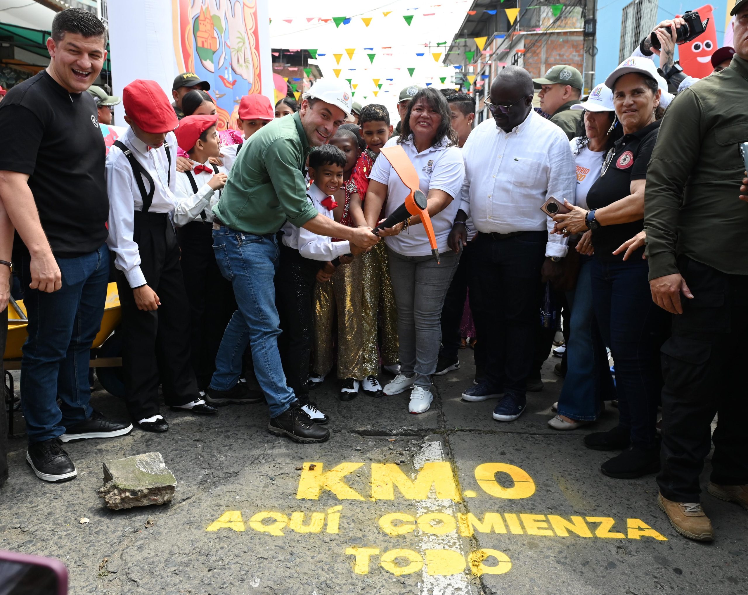 Alcalde de Cali, Alejandro Eder, da inicio a las obras de revitalización en el barrio Obrero.