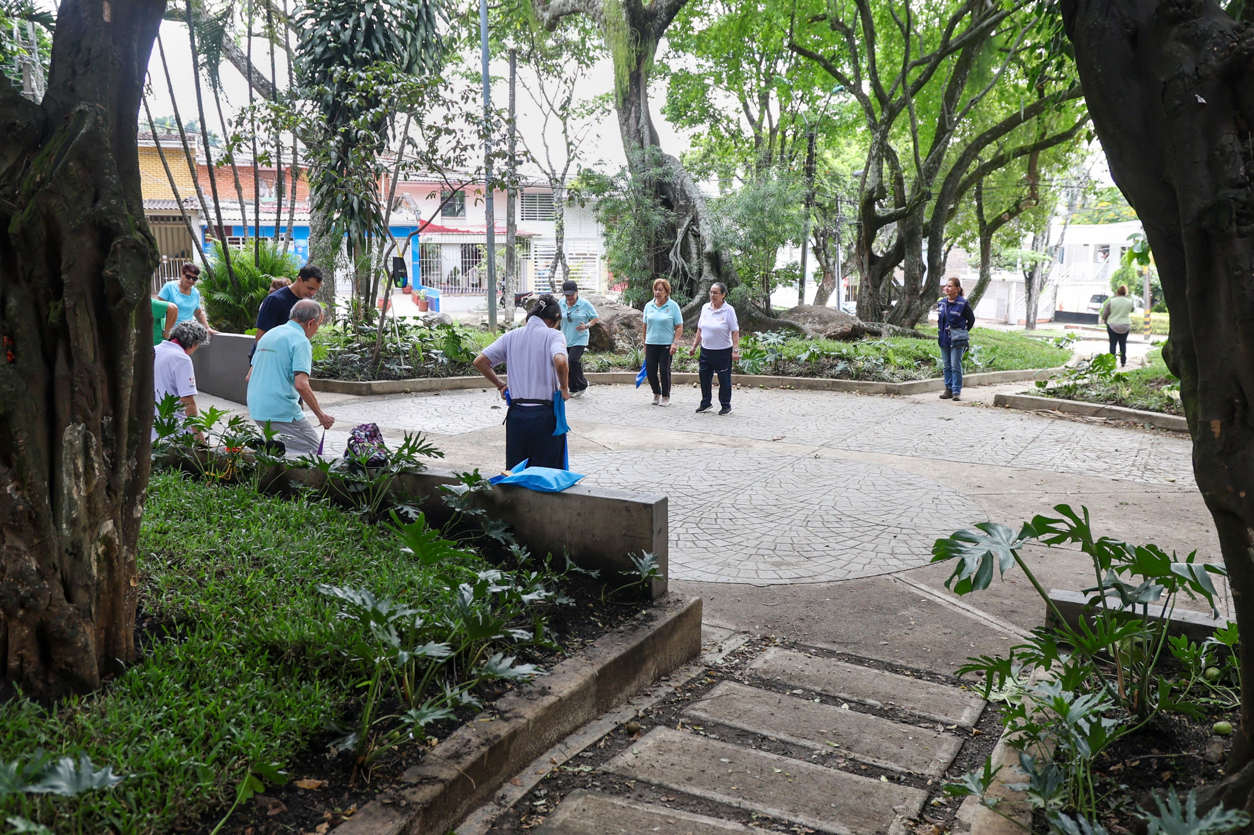 El parque de Santa Isabel ya recibe a los habitantes del sector, que lo utilizan para clases de gimnasia, entre otras actividades.